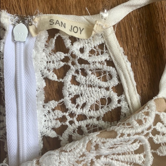 San Joy Lace Dress - Picture 4 of 6